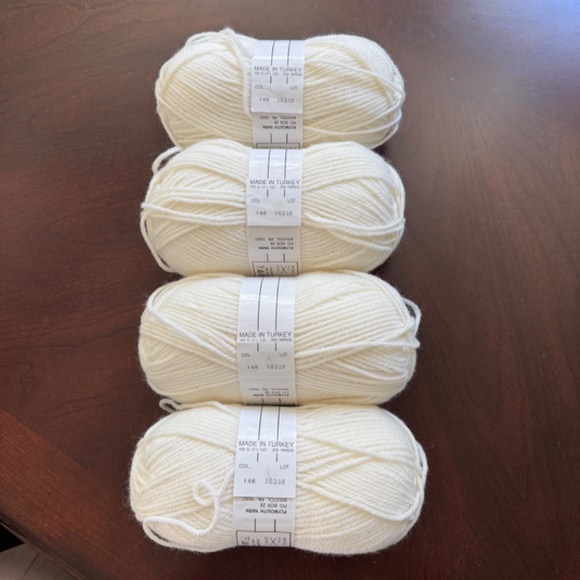 Set of 4 Skeins of Plymouth Encore Knitting Worsted Weight Yarn Off White - Picture 3 of 7